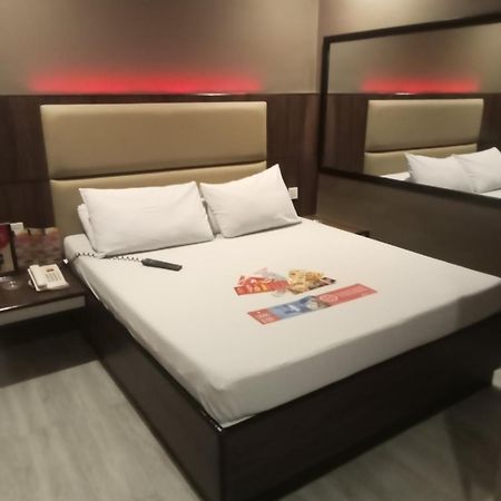 Hotel Sogo Pasay Wood Street Экстерьер фото