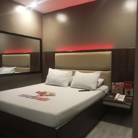 Hotel Sogo Pasay Wood Street Экстерьер фото