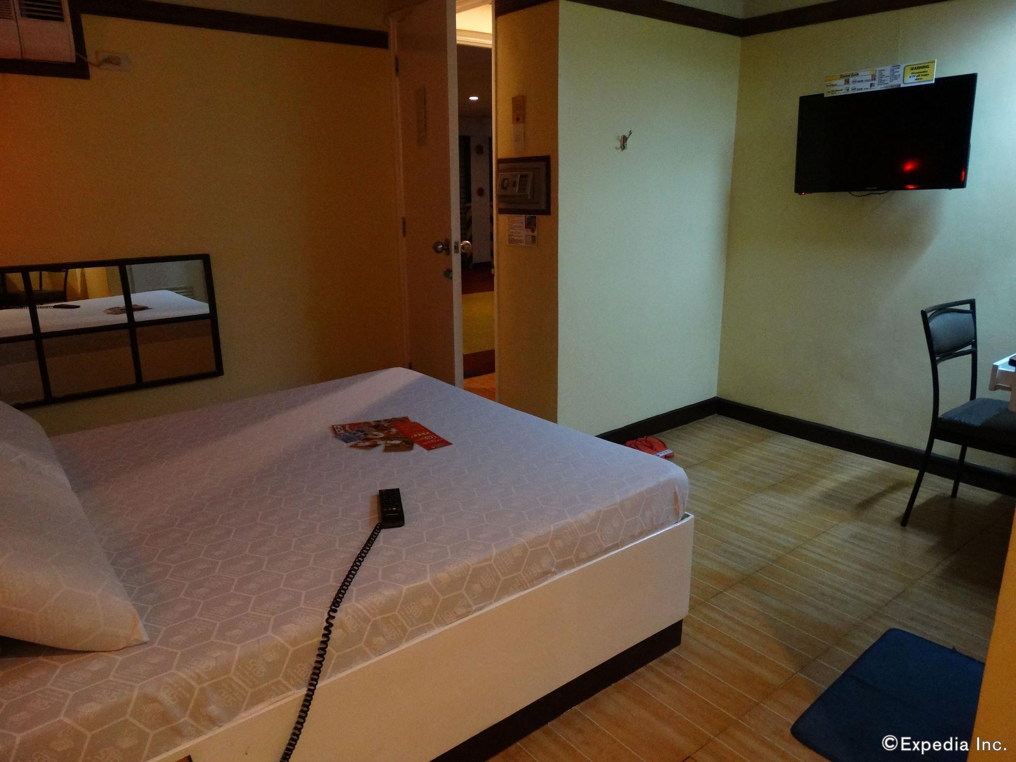 Hotel Sogo Pasay Wood Street Экстерьер фото