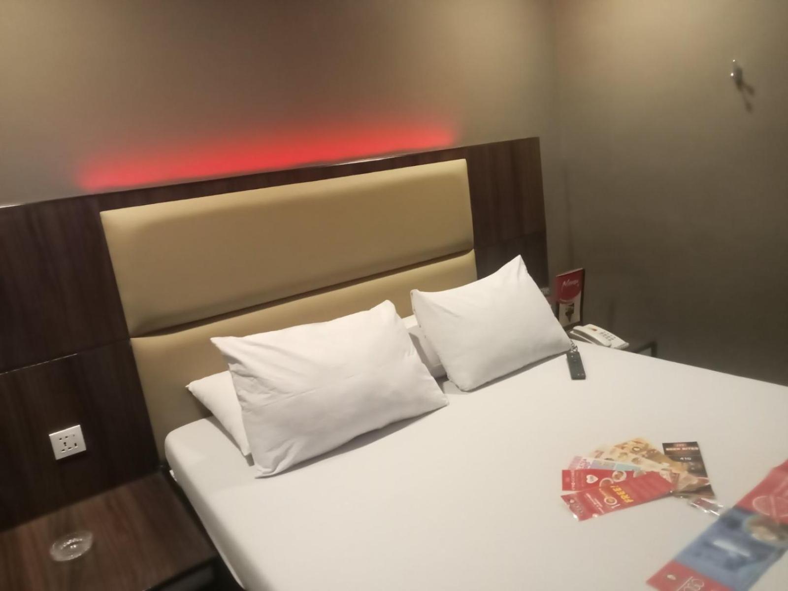 Hotel Sogo Pasay Wood Street Экстерьер фото