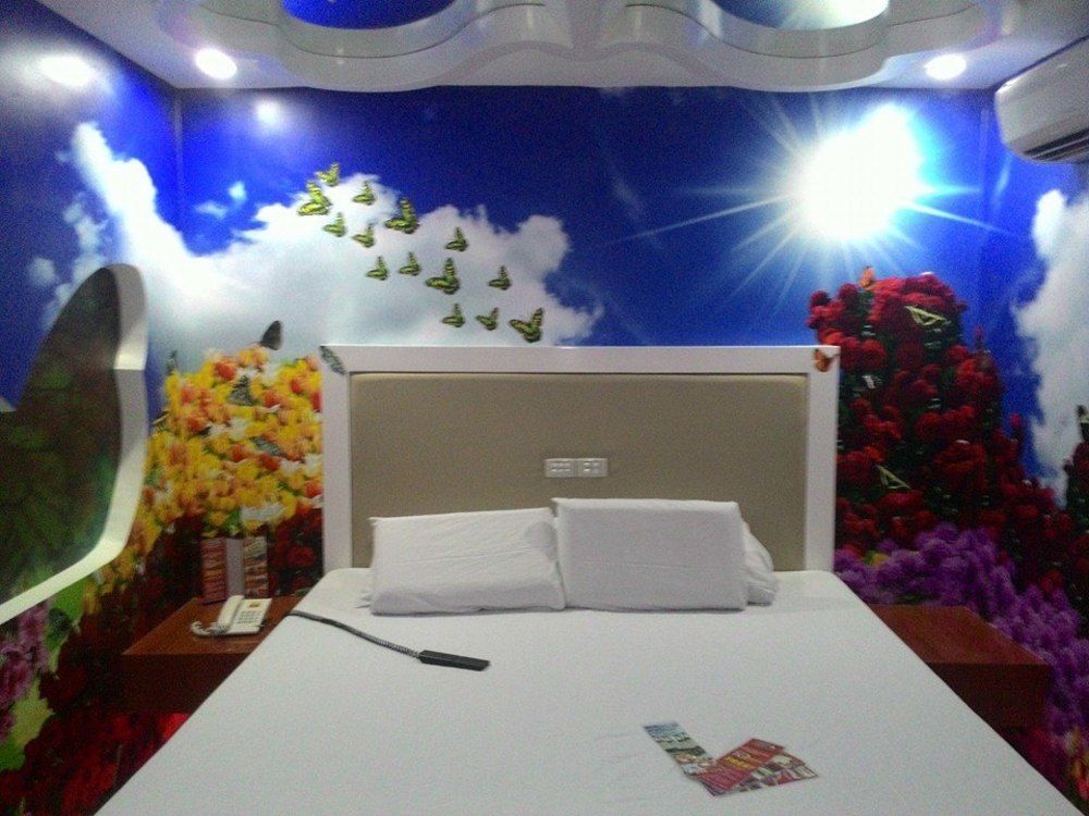 Hotel Sogo Pasay Wood Street Экстерьер фото