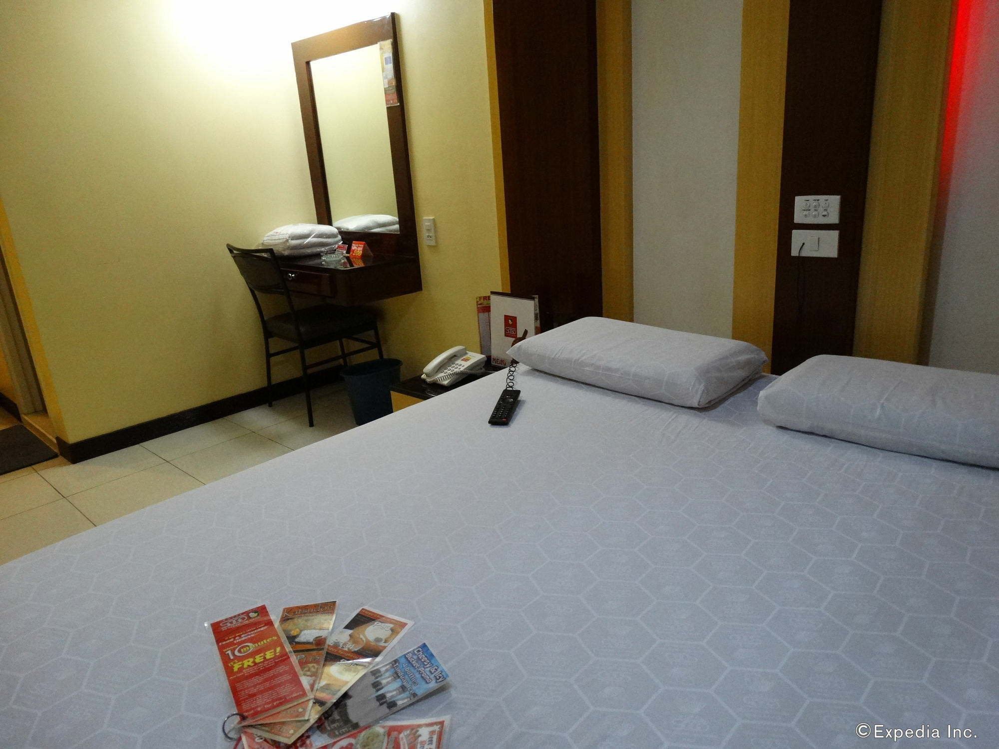 Hotel Sogo Pasay Wood Street Экстерьер фото