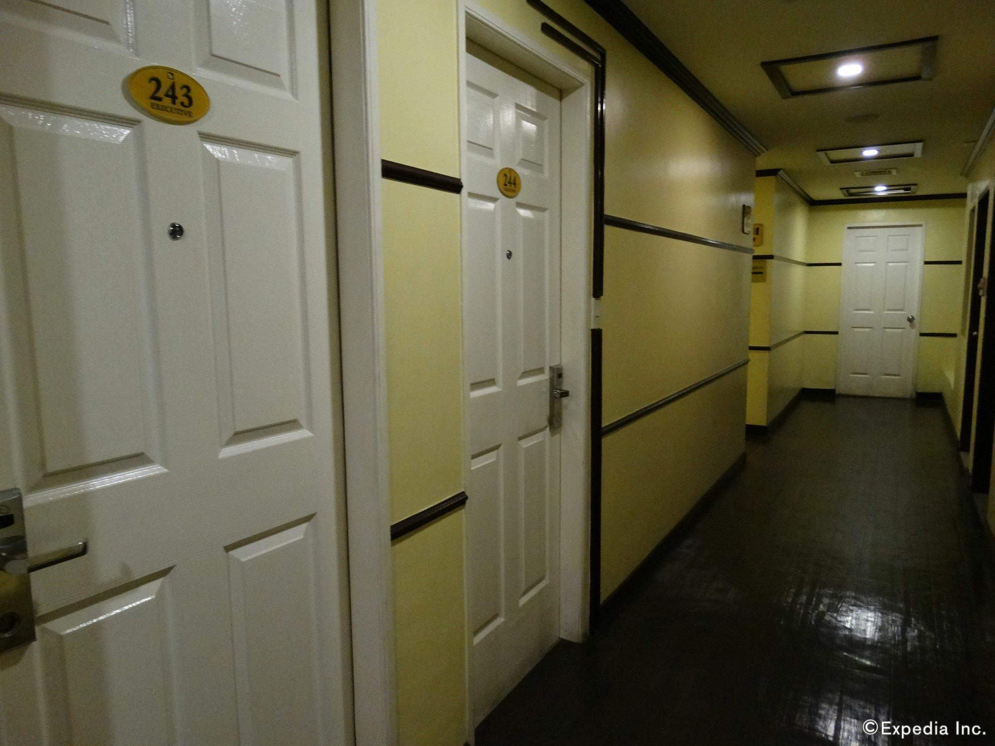 Hotel Sogo Pasay Wood Street Экстерьер фото