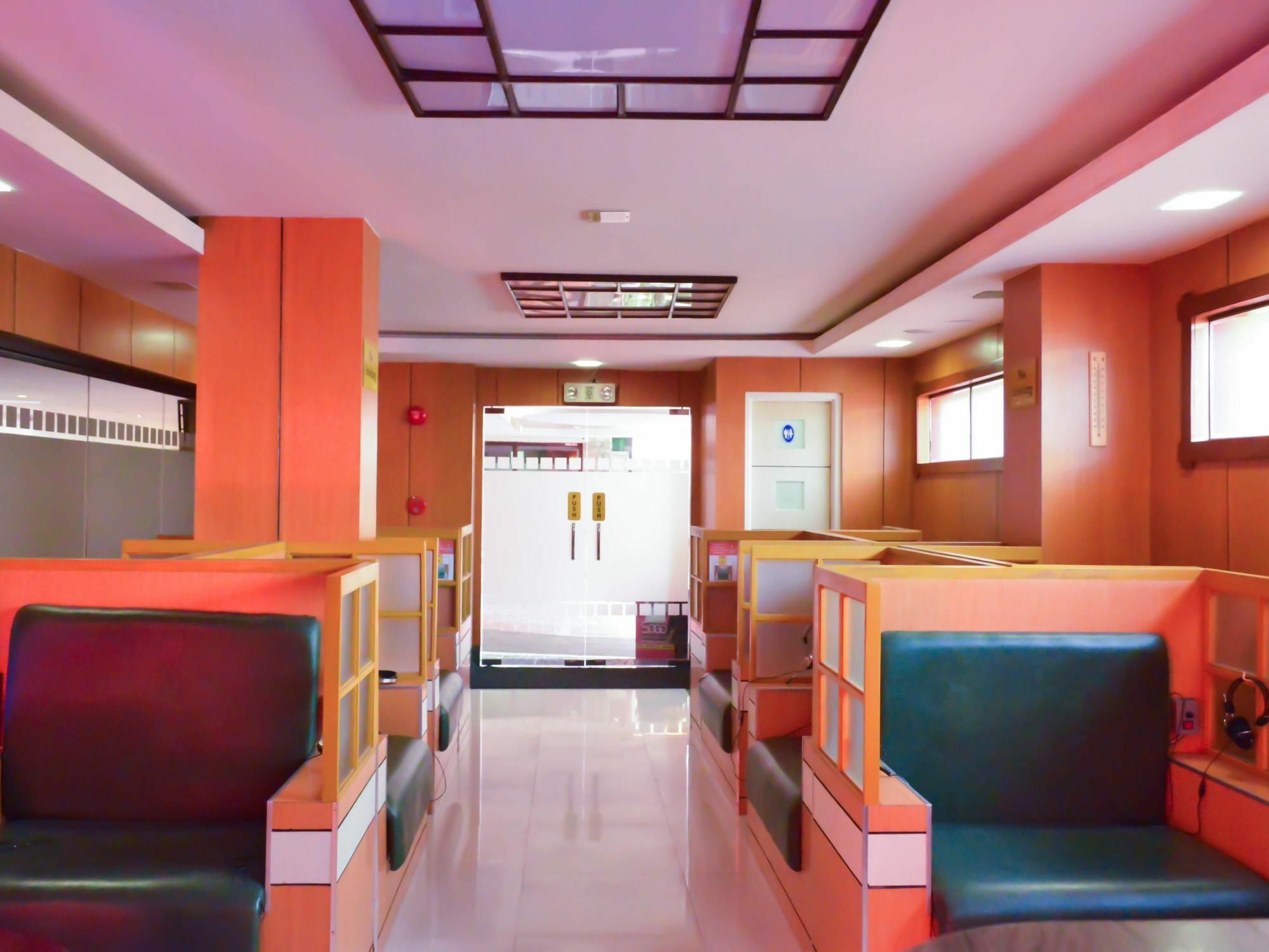 Hotel Sogo Pasay Wood Street Экстерьер фото