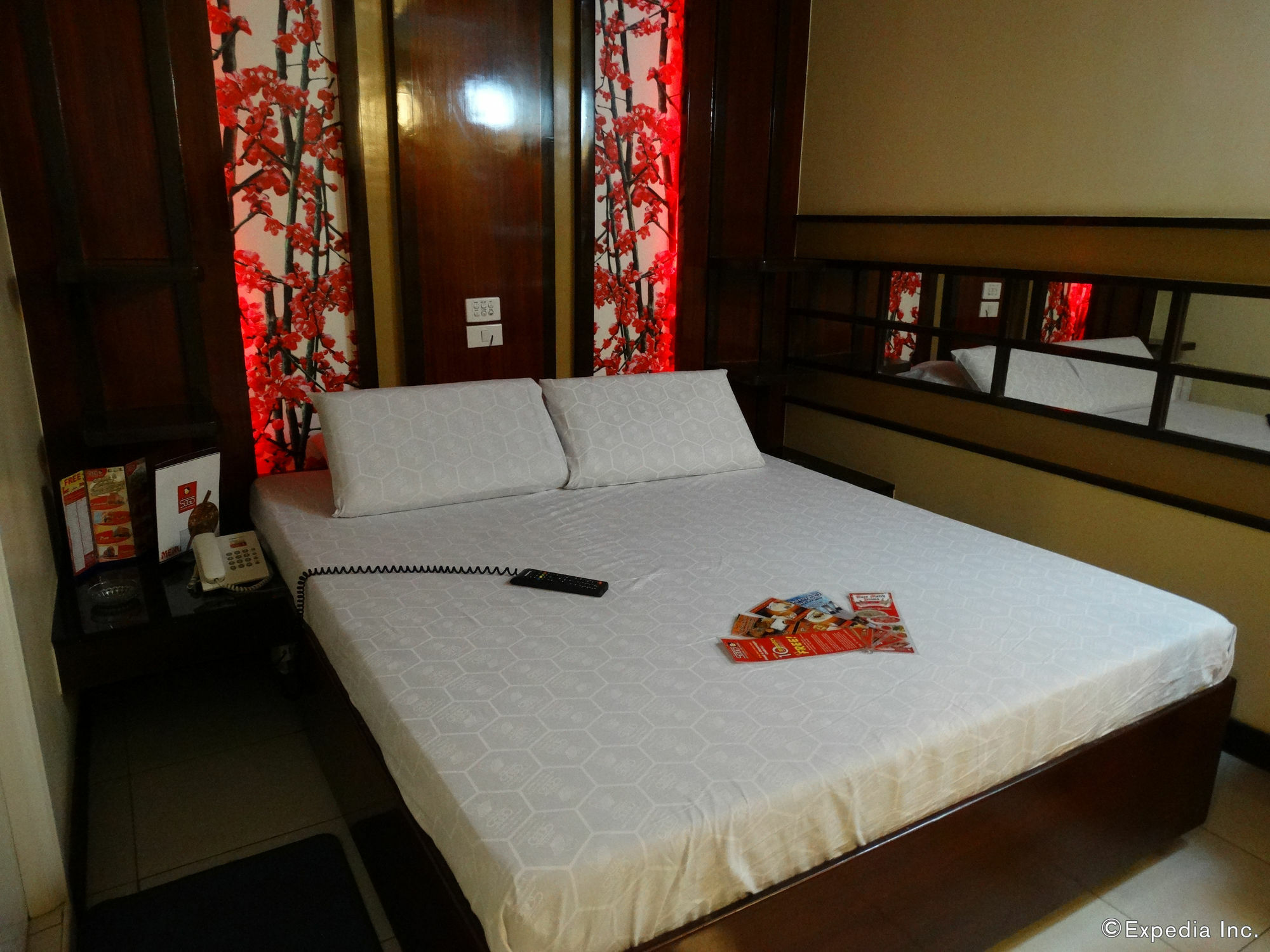 Hotel Sogo Pasay Wood Street Экстерьер фото