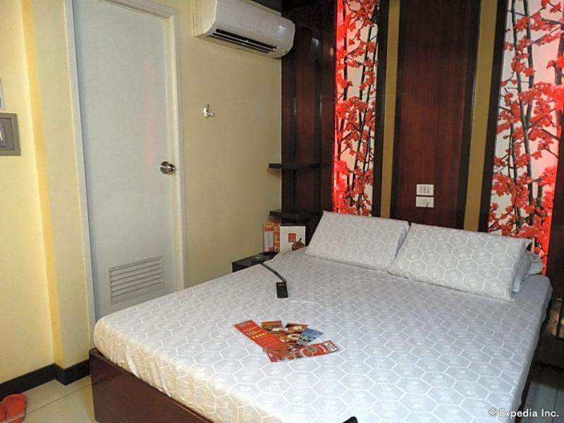 Hotel Sogo Pasay Wood Street Экстерьер фото