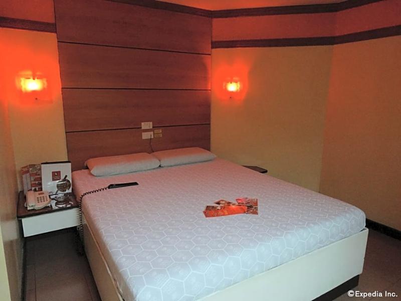 Hotel Sogo Pasay Wood Street Экстерьер фото